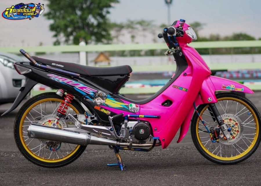 Wave Thái màu áo hồng cánh sen đầy gợi cảm và phong cách của biker Thái