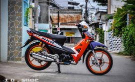Honda Wave chien binh troi day voi bo canh Repsol